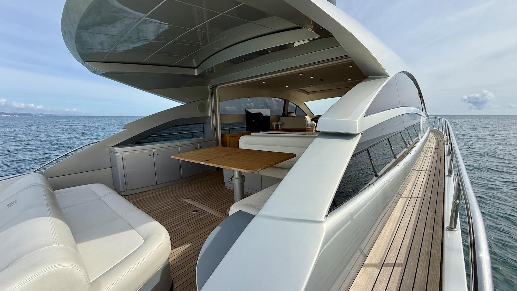 2011 PERSHING 64' 